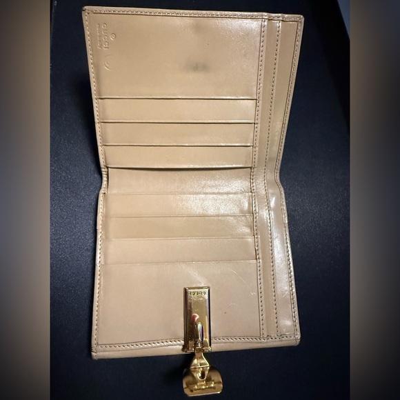 Gucci Beige Leather Bifold with Gold Buckle - Picture 2 of 11